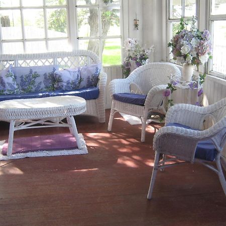 Wakamow Heights Bed And Breakfast Муус Джоу Екстериор снимка