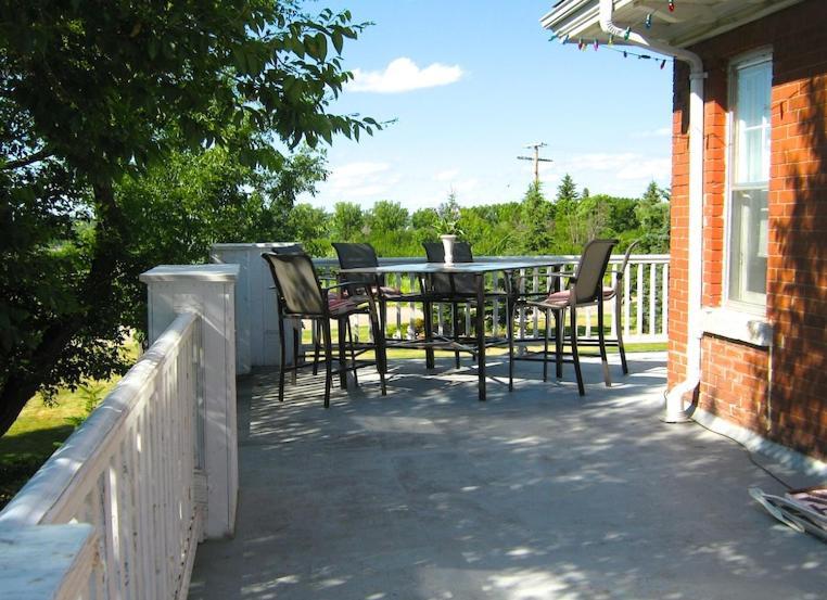 Wakamow Heights Bed And Breakfast Муус Джоу Екстериор снимка