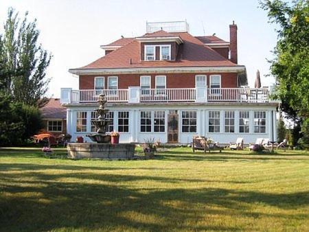 Wakamow Heights Bed And Breakfast Муус Джоу Екстериор снимка
