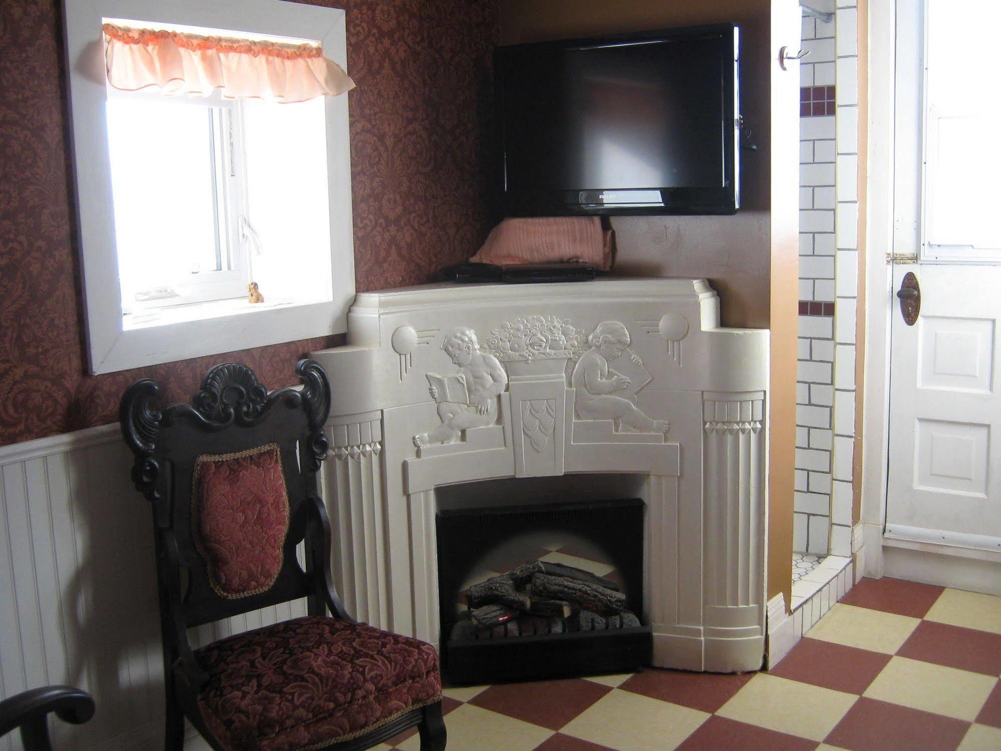 Wakamow Heights Bed And Breakfast Муус Джоу Екстериор снимка