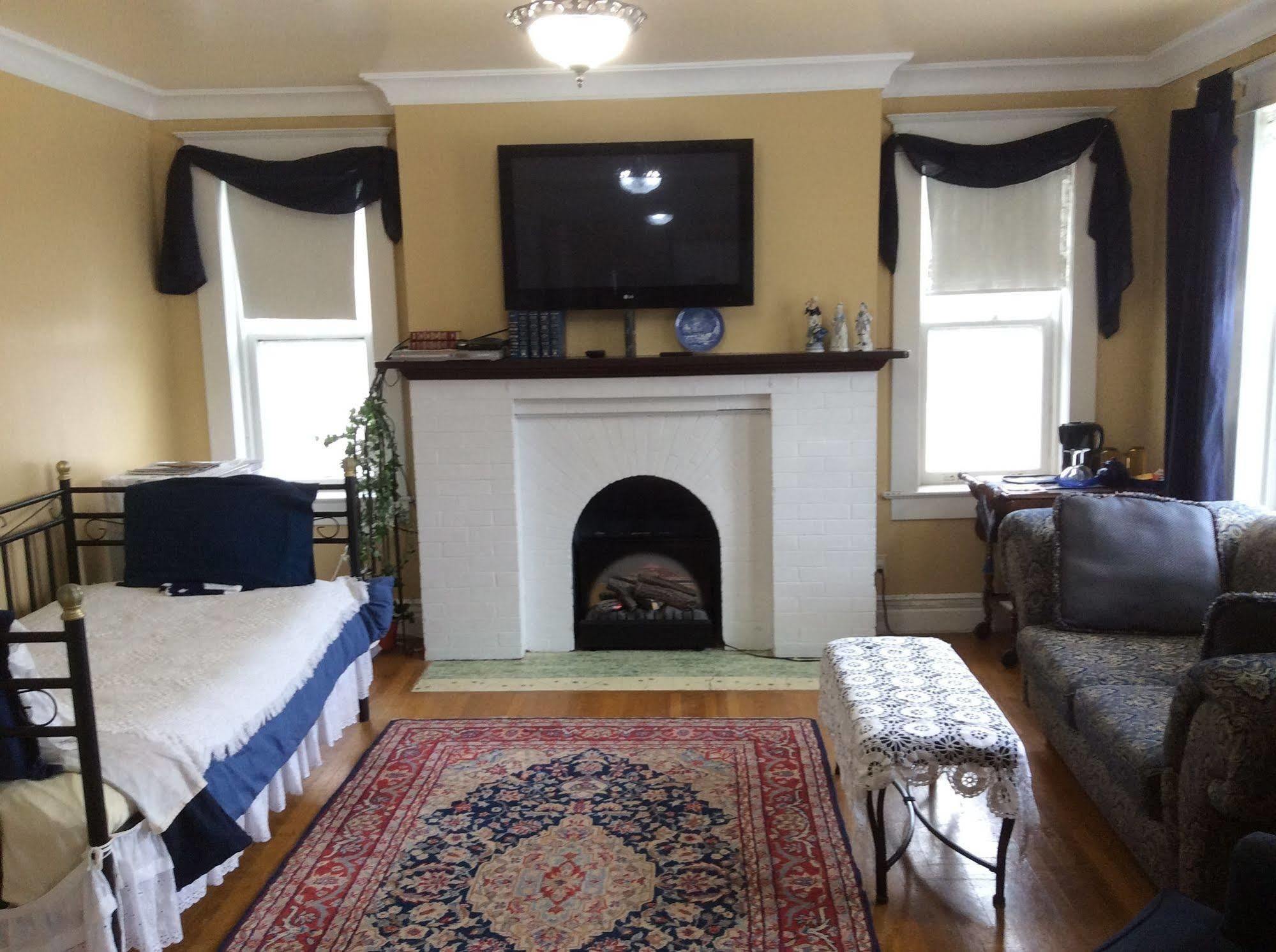 Wakamow Heights Bed And Breakfast Муус Джоу Екстериор снимка